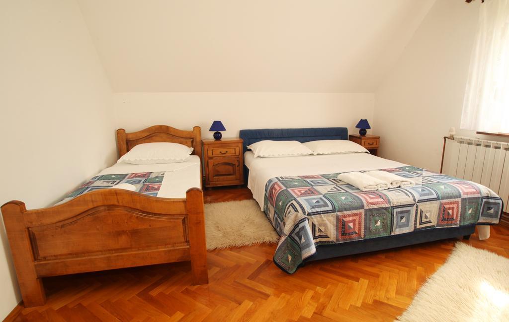 Rooms Markovic Otočac Rum bild