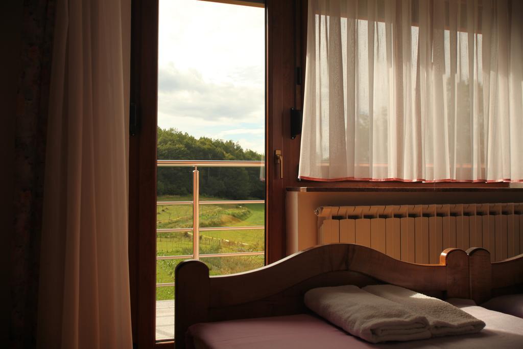 Rooms Markovic Otočac Rum bild