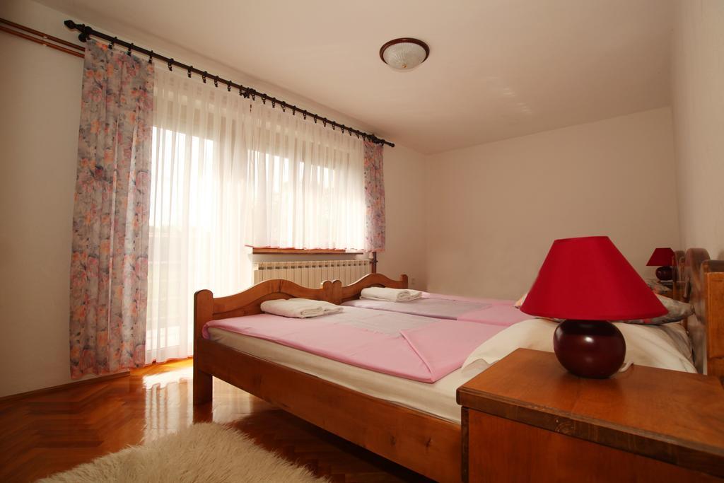 Rooms Markovic Otočac Exteriör bild